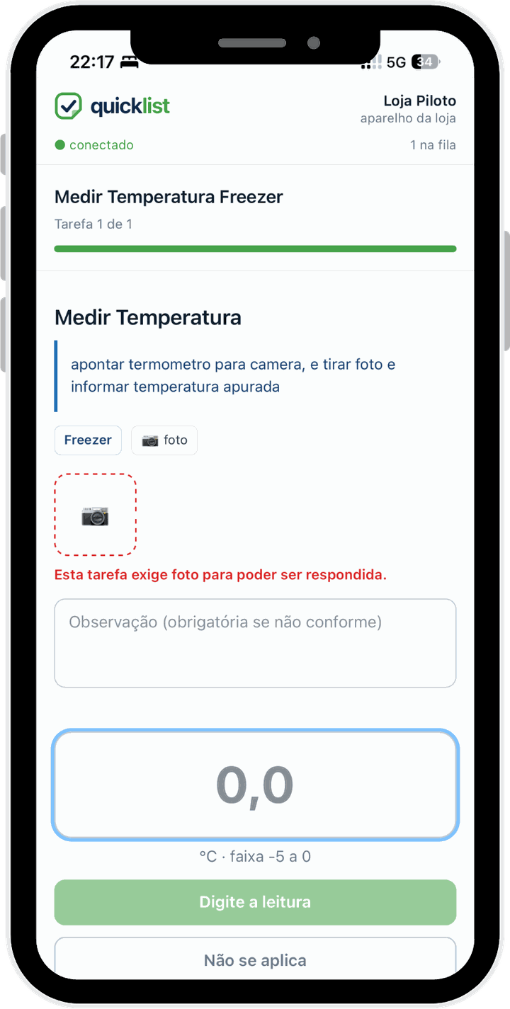 Execução de um checklist no celular: medição de temperatura do freezer, com foto obrigatória e faixa de −5 a 0 °C